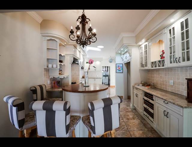 4 BEDROOM HOUSE FOR SALE IN HARTENBOS CENTRAL